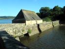 Vieux moulin &agrave; mar&eacute;e sur le site du H&eacute;nan.